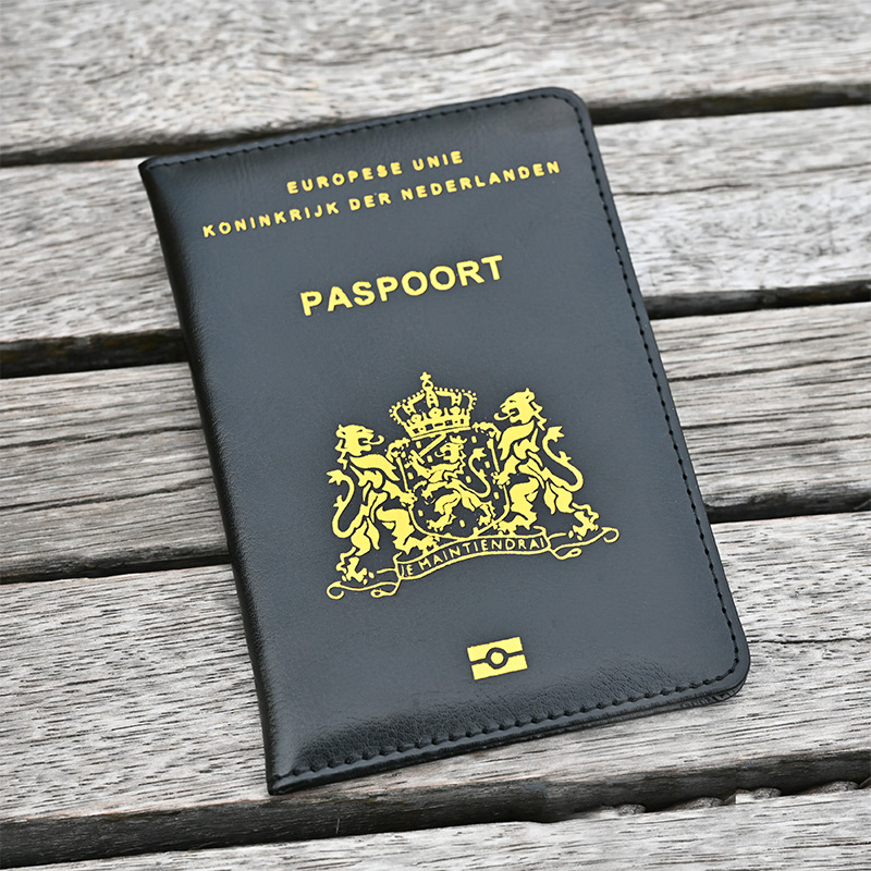 Leather Passport Cover - travel essentials Paspoorthoesje nederland dutch reis
